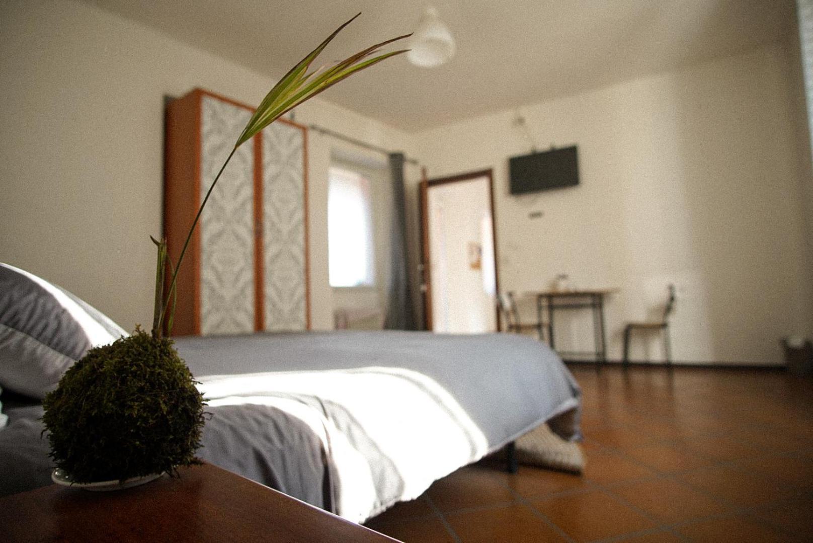 A D Rooms - Il Campanile Casale Corte Cerro Bagian luar foto